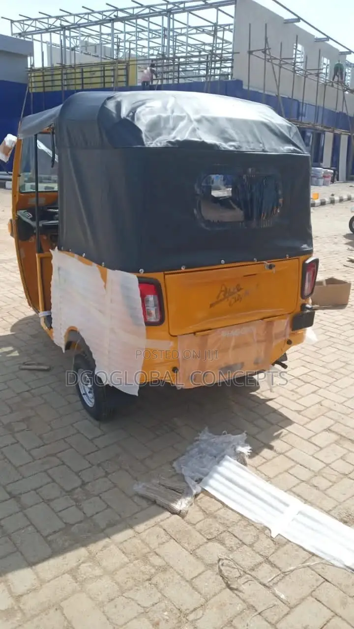 New Piaggio 2022 Yellow