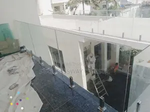 Photo - Spigot Base Tampered Glass Railing