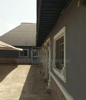 1bdrm Bungalow in Ughelli, Warri for sale