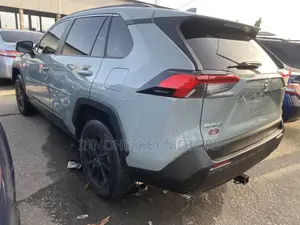 Toyota RAV4 XLE FWD 2020 Green