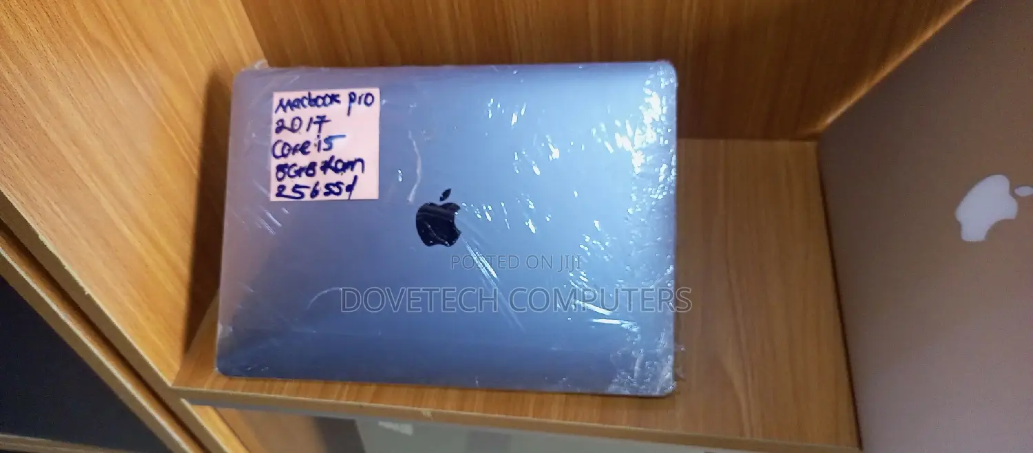 Laptop Apple MacBook Pro 2017 8GB Intel Core I5 SSD 256GB