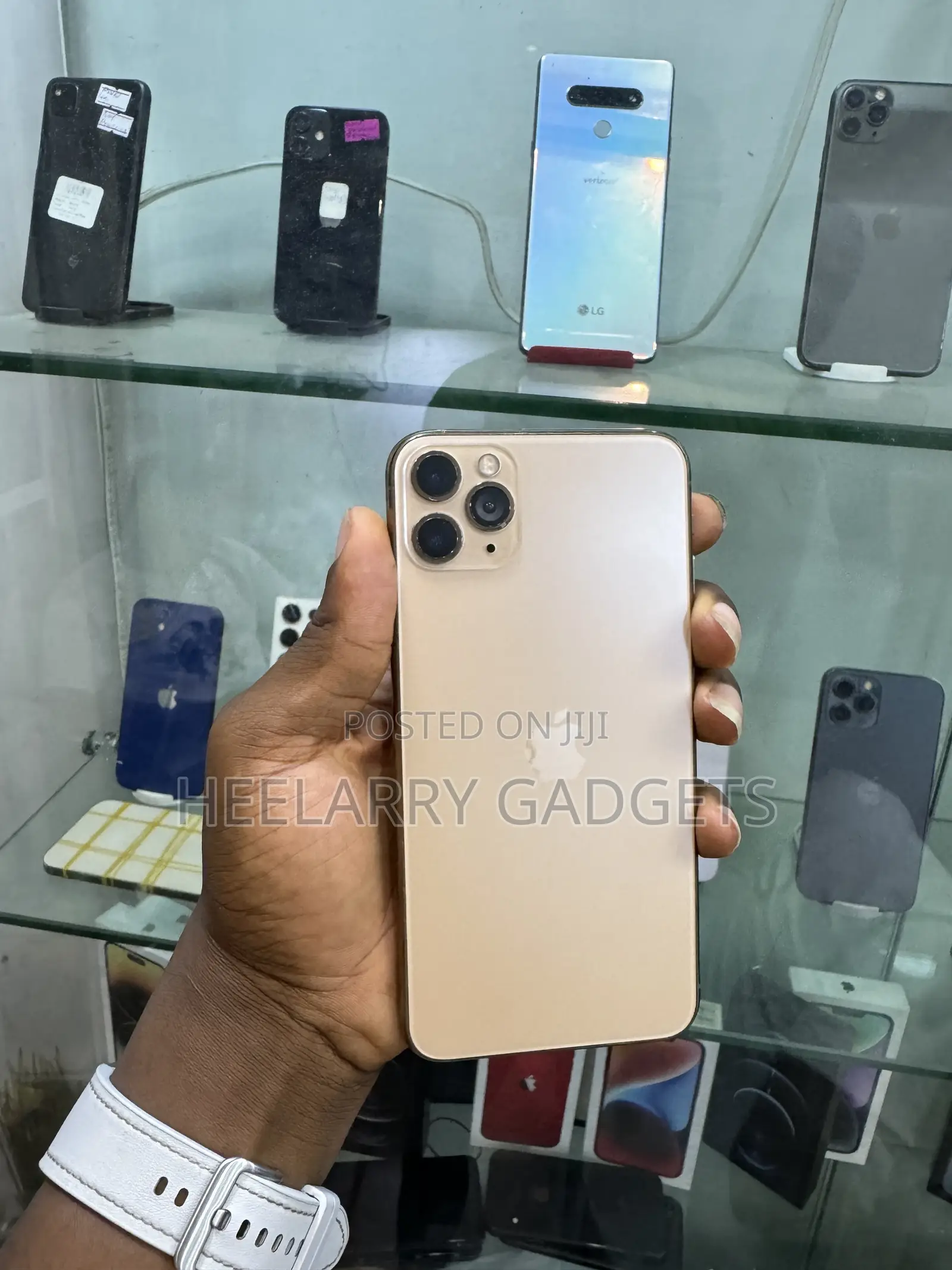 Apple iPhone 11 Pro Max 64 GB Gold
