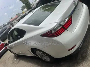 Lexus ES 350 FWD 2014 White