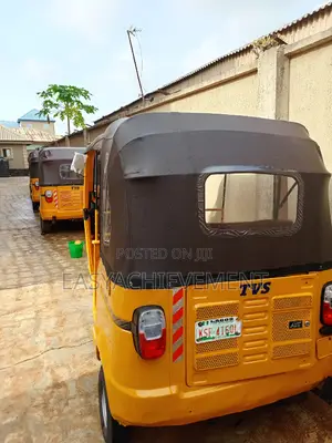 TVS King Cargo 2023 Yellow