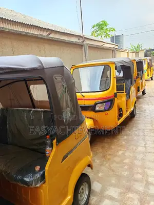 TVS King Cargo 2023 Yellow