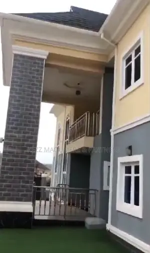 Photo - 5bdrm Duplex in Golf Estate Annex , for sale
