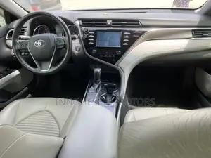 Toyota Camry SE FWD (2.5L 4cyl 8AM) 2018 Black