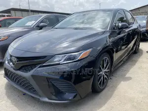 Toyota Camry SE FWD (2.5L 4cyl 8AM) 2018 Black