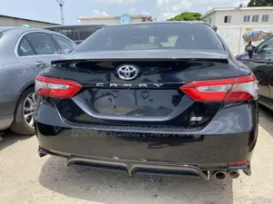 Toyota Camry SE FWD (2.5L 4cyl 8AM) 2018 Black