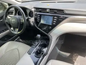 Toyota Camry SE FWD (2.5L 4cyl 8AM) 2018 Black