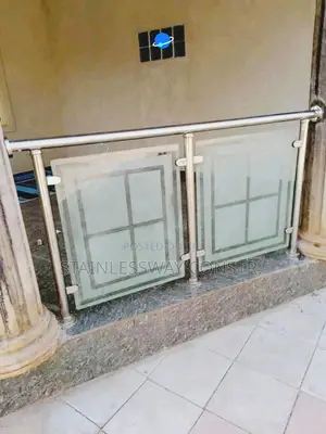 Photo - Frosted Glass Railing Santi