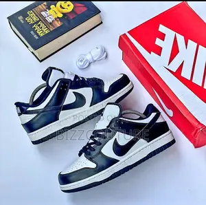 Original NIKE SB DUNK LOW Sneakers Available in Store