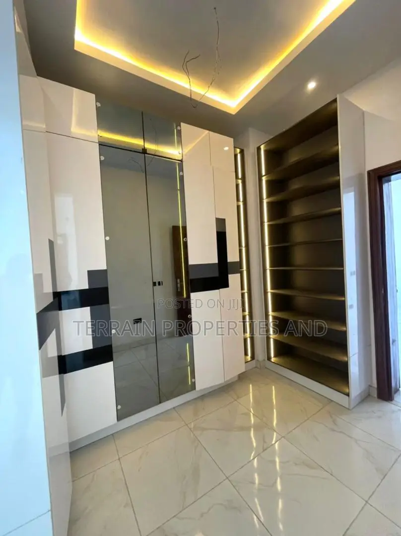 Furnished 5bdrm Duplex in Osapa london for sale