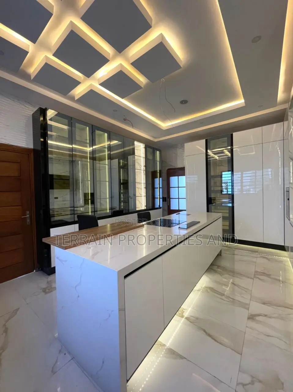 Furnished 5bdrm Duplex in Osapa london for sale