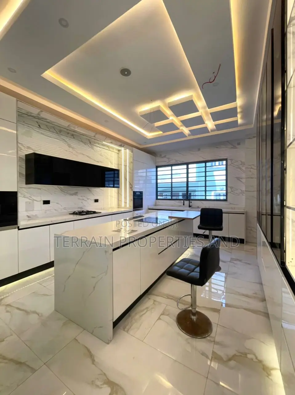Furnished 5bdrm Duplex in Osapa london for sale
