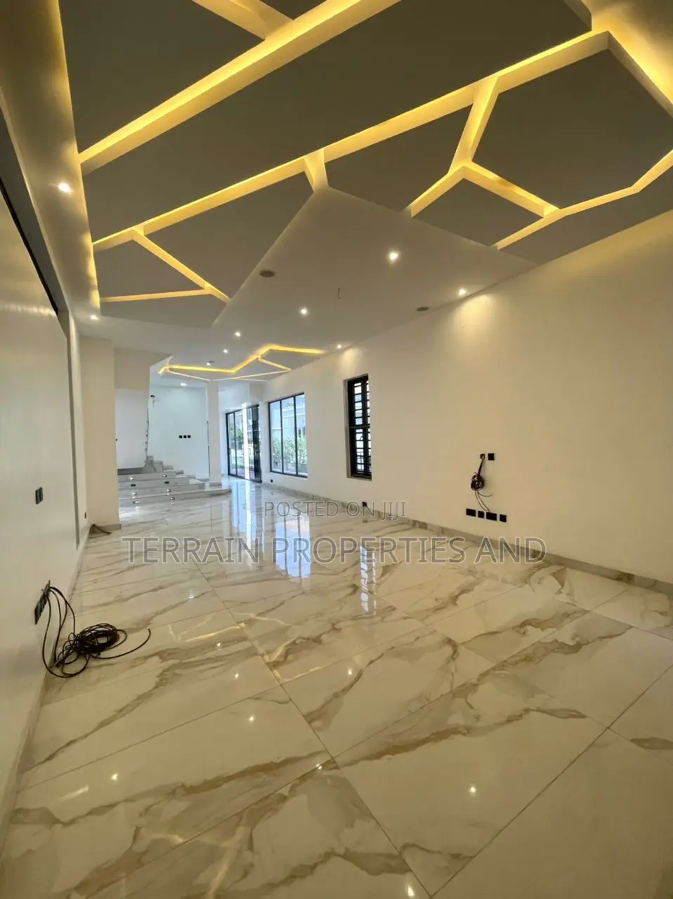Furnished 5bdrm Duplex in Osapa london for sale