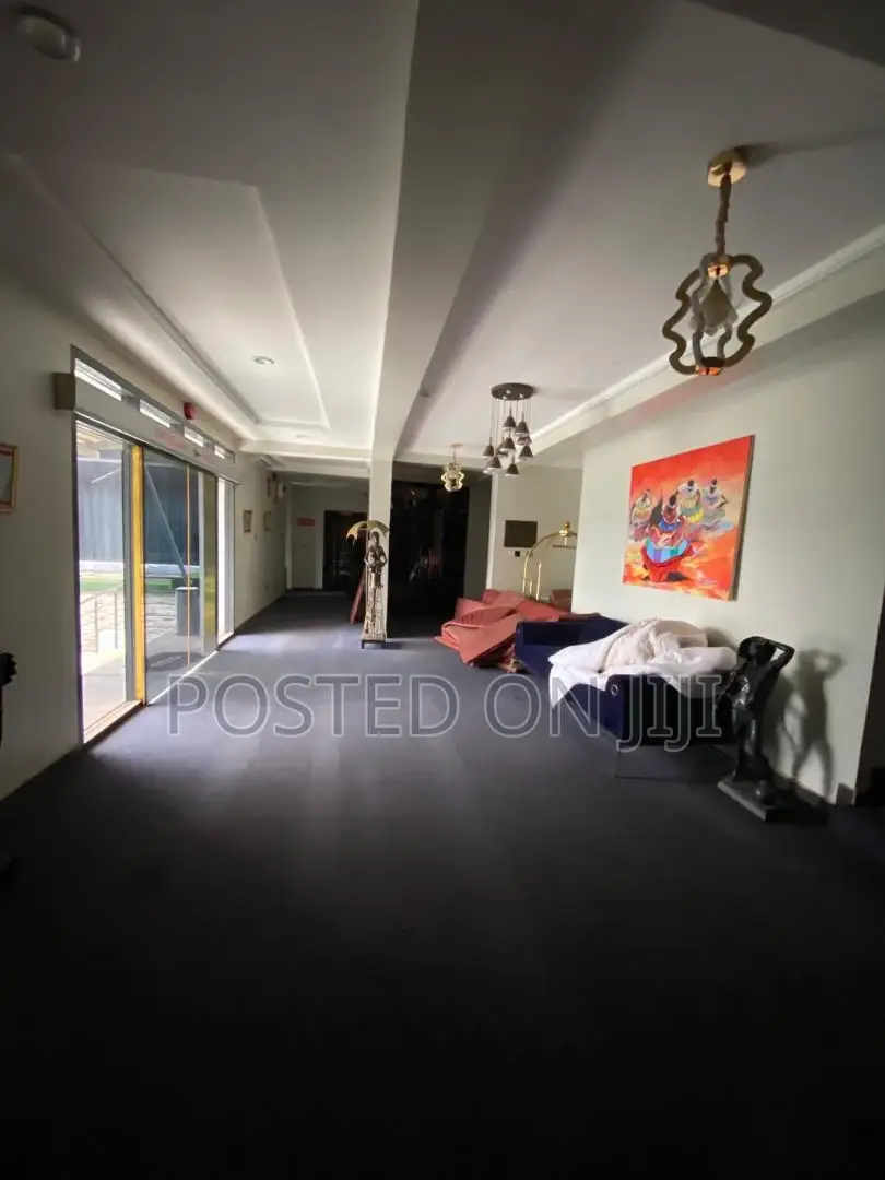 Hotel at Thinkers Corner