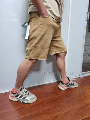 Pure Quality Short Neaker Jeans