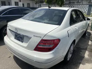 Mercedes-Benz C300 Sport 4Matic Sedan AWD (3.0L 6cyl 7A) 2012 White