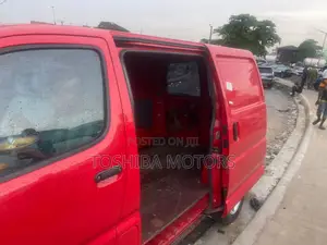 Toyota HiAce 2004 Red