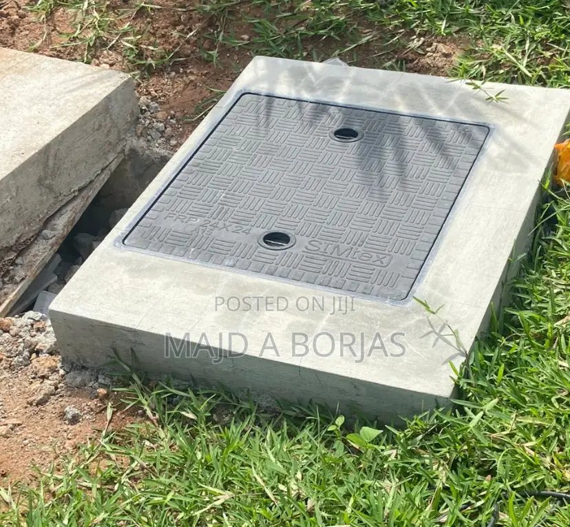 FRP/GRP Manhole Cover 60x60 Black + Lock