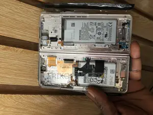 Samsung Galaxy Fold 4 Screen