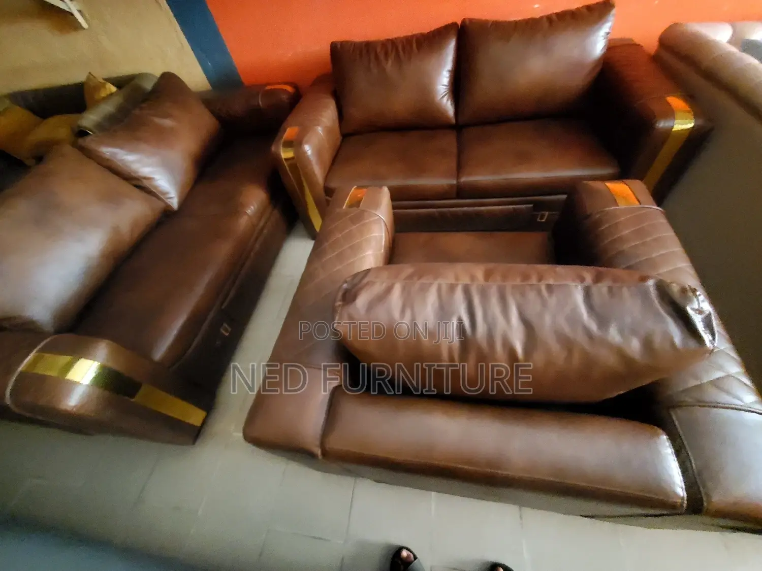 Quality Leather Contemporary Sofa Set