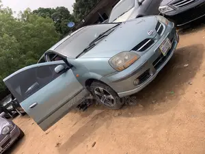 Nissan Almera Tino 2002 Green