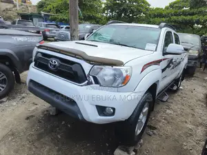 Toyota Tacoma 2015 White
