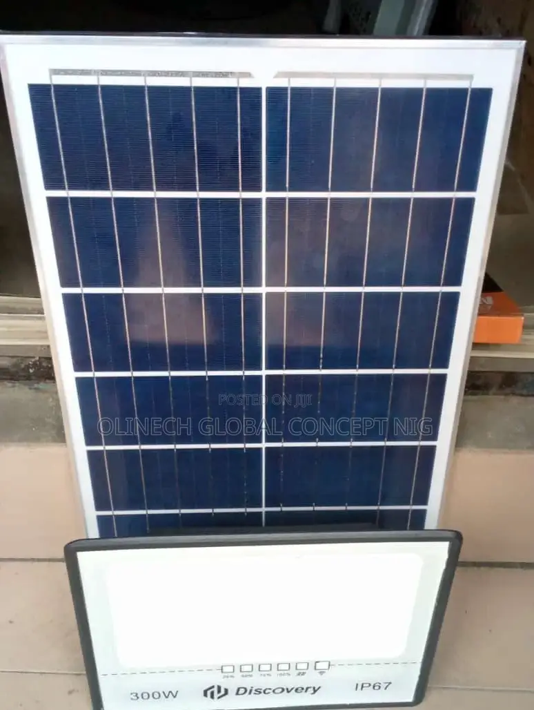 200 Watt LED Solar Flood Light