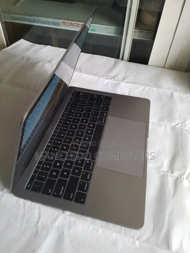 Laptop Apple MacBook Pro 2017 16GB Intel Core I7 SSD 256GB