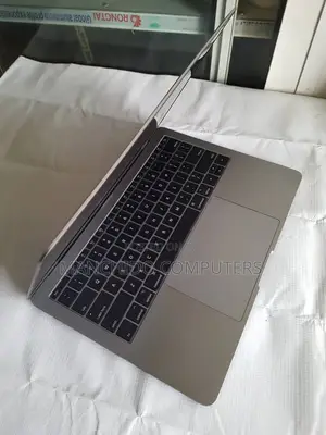 Laptop Apple MacBook Pro 2017 16GB Intel Core I7 SSD 256GB