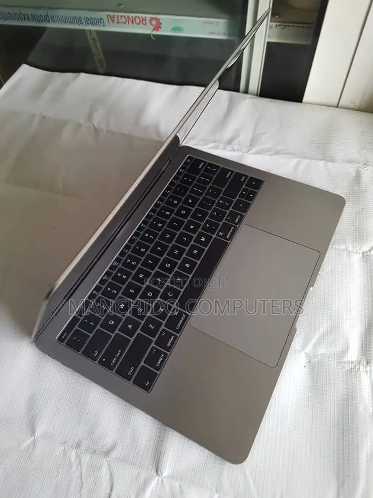 Laptop Apple MacBook Pro 2017 16GB Intel Core I7 SSD 256GB