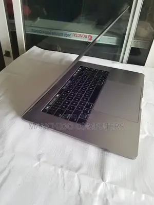 Laptop Apple MacBook Pro 2017 16GB Intel Core I7 SSD 1T