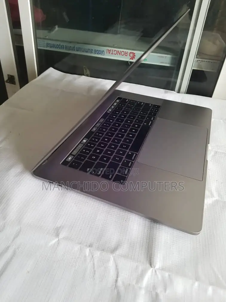 Laptop Apple MacBook Pro 2017 16GB Intel Core I7 SSD 1T