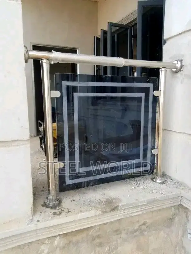 10m Grey Glass Design