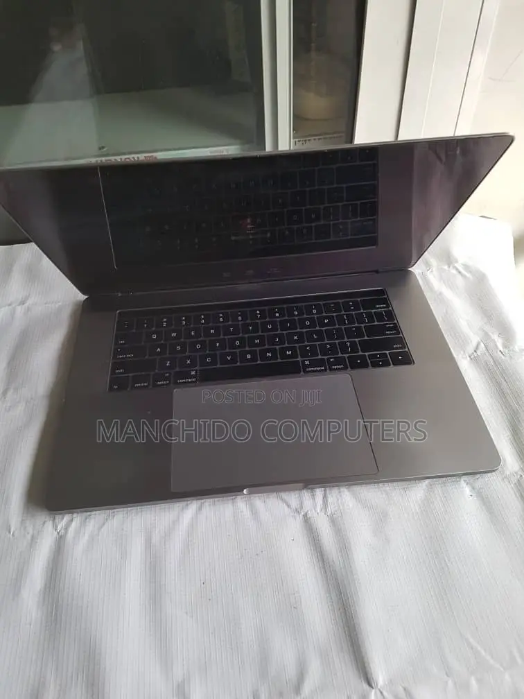 Laptop Apple MacBook Pro 2016 16GB Intel Core I7 SSD 1T