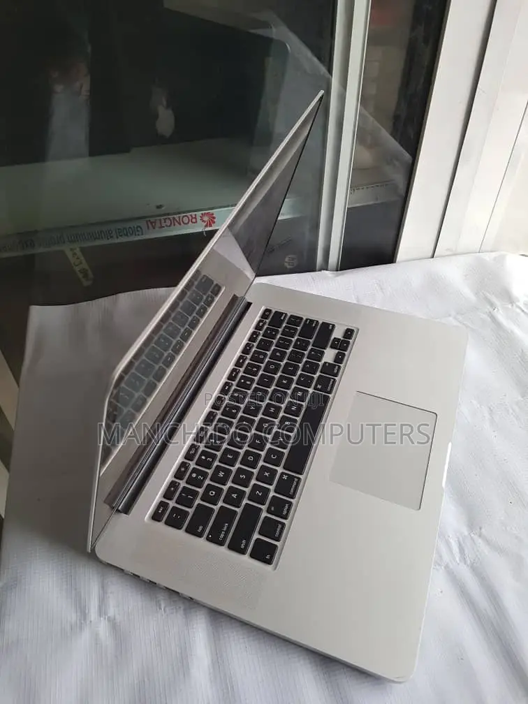 Laptop Apple MacBook Pro 2015 16GB Intel Core I7 SSD 512GB
