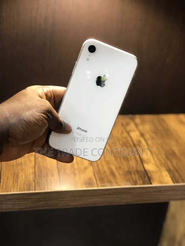 iPhone XR White 128GB Apple iPhone XR ホワイト 128GB サカナ Apple