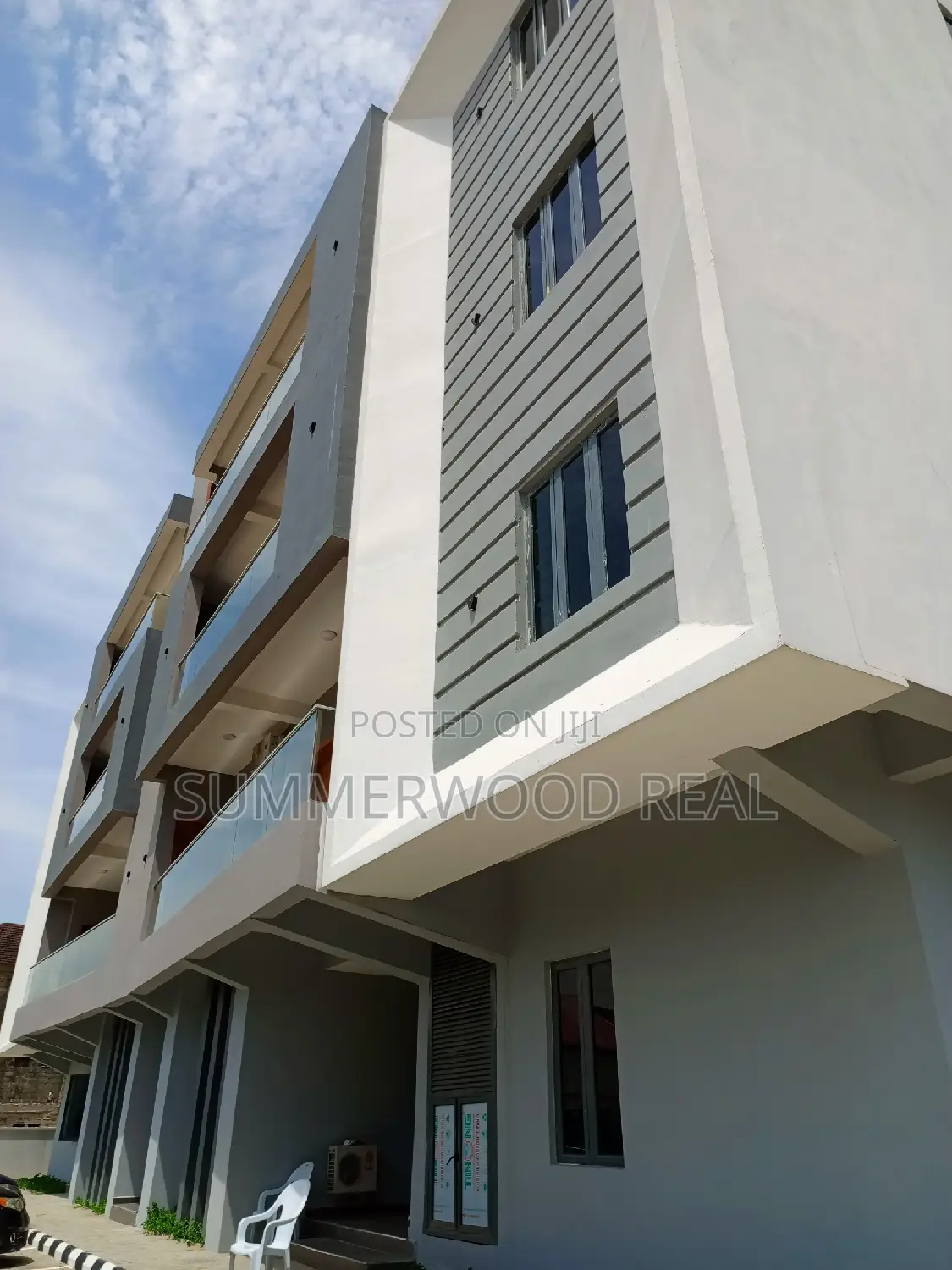 2bdrm Block of Flats in Lekki for sale