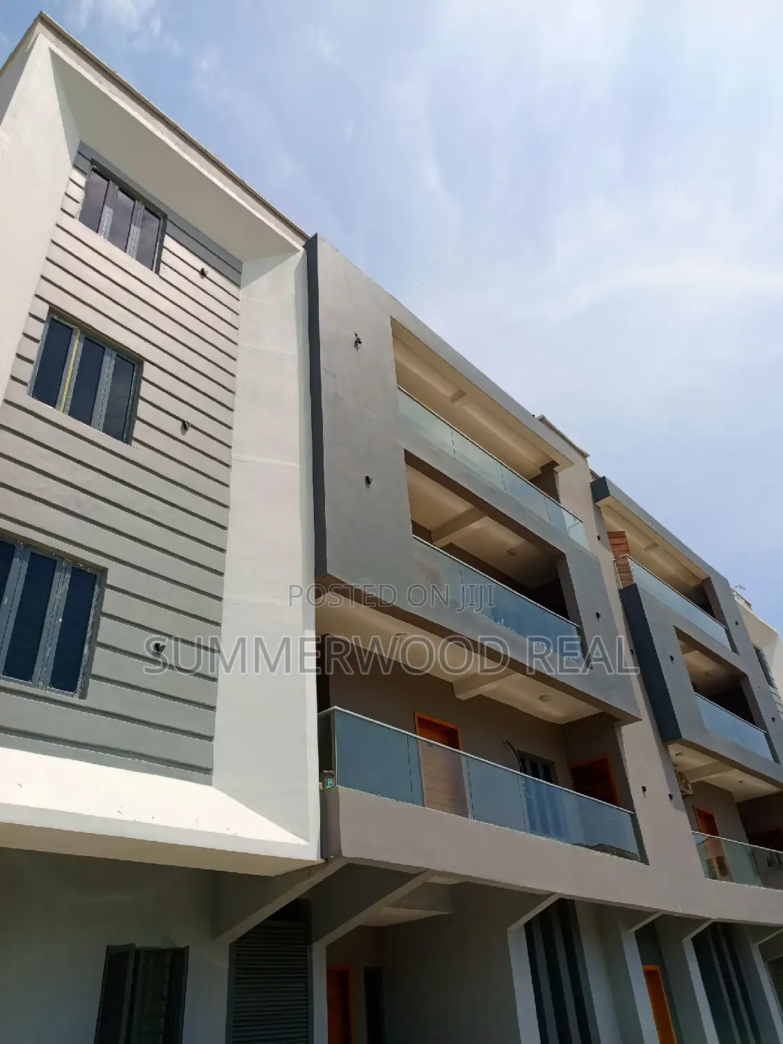 2bdrm Block of Flats in Lekki for sale