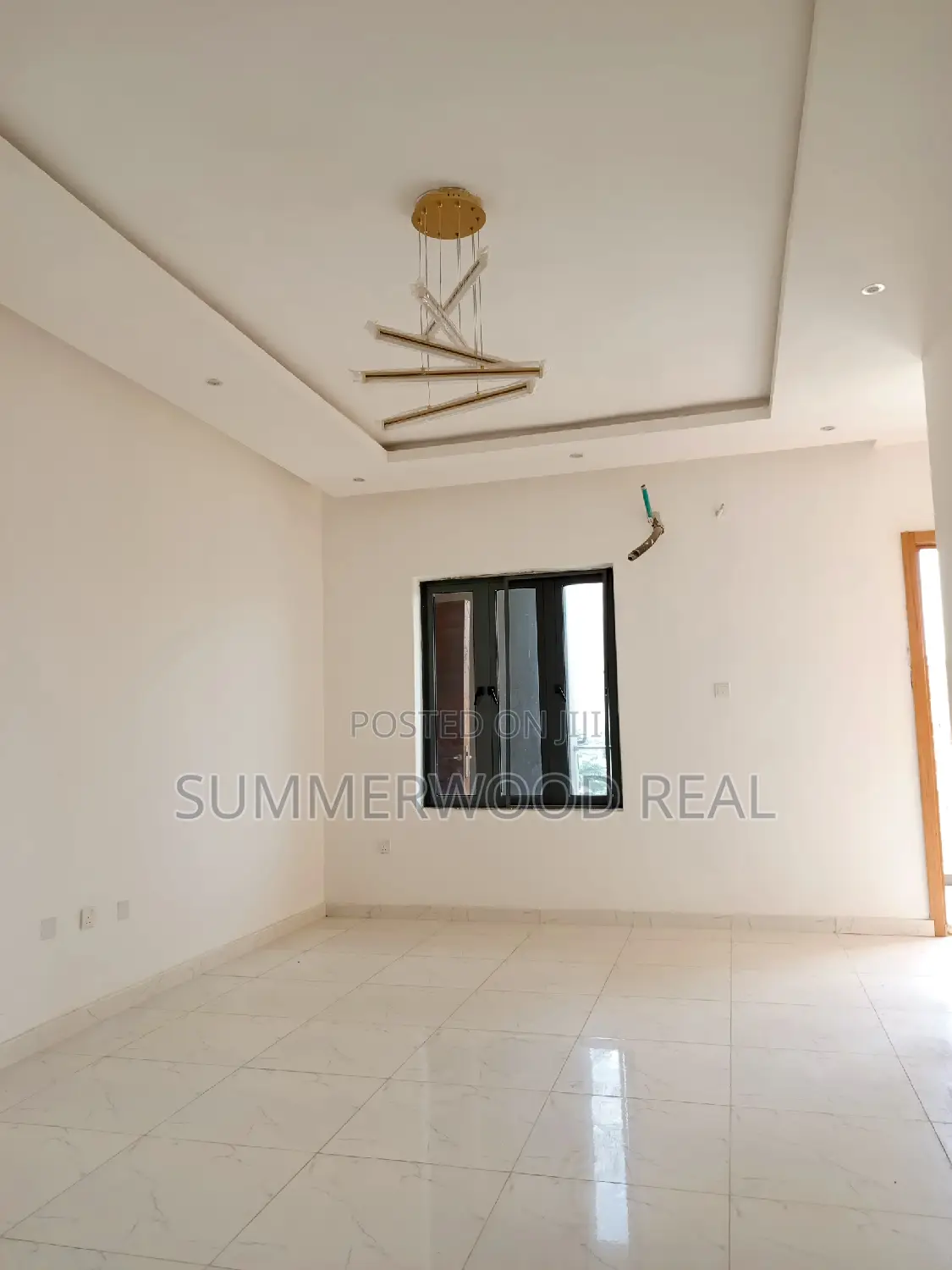 2bdrm Block of Flats in Lekki for sale