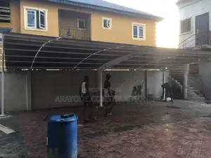 Durable Polycarbonate Carport for Space Cover