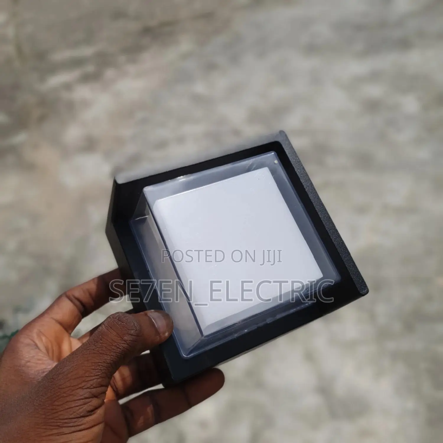 Outdoor Wall Light