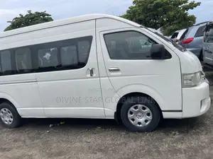 Toyota HiAce 2018 White