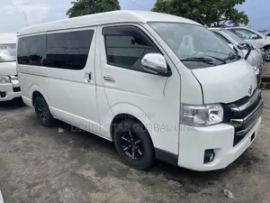 Toyota HiAce 2015 White
