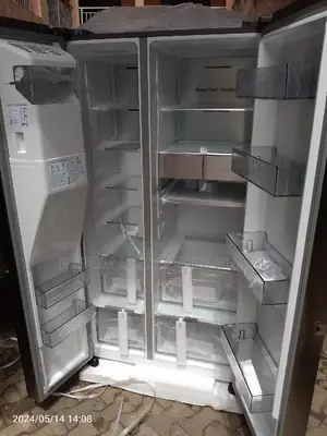 Hisense "Ice Maker" Refrigerator With Water Dispenser