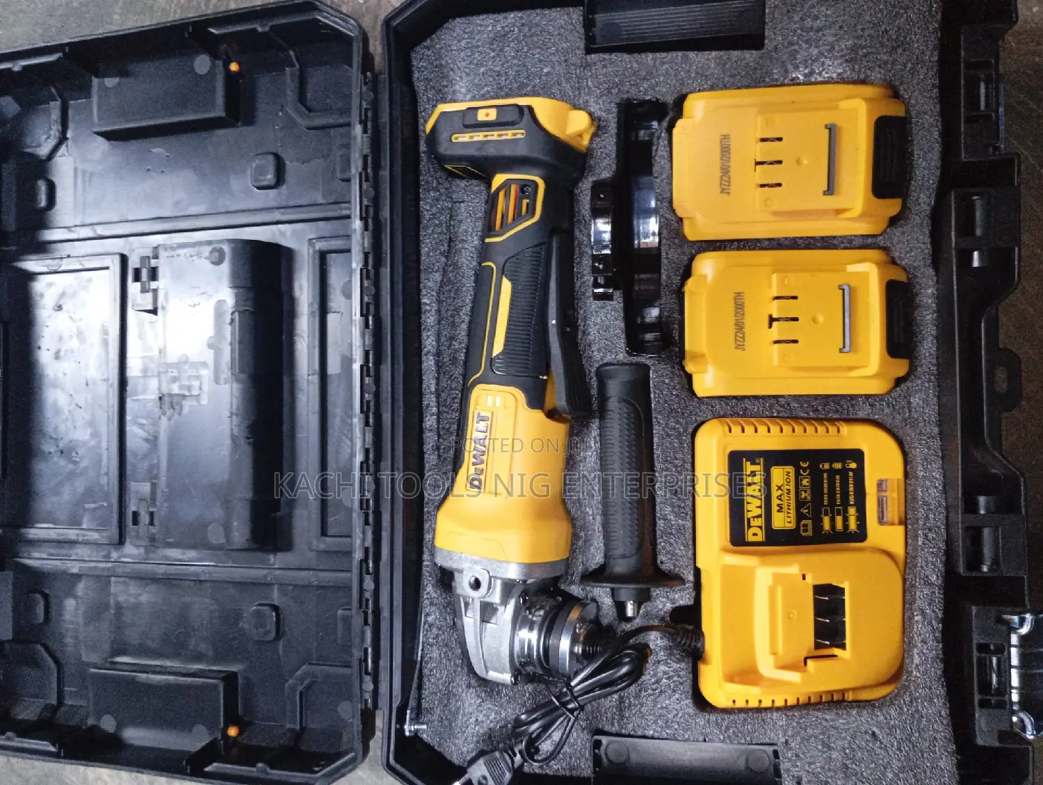 4 1/2 Dewalt Cordless Grinding Machine
