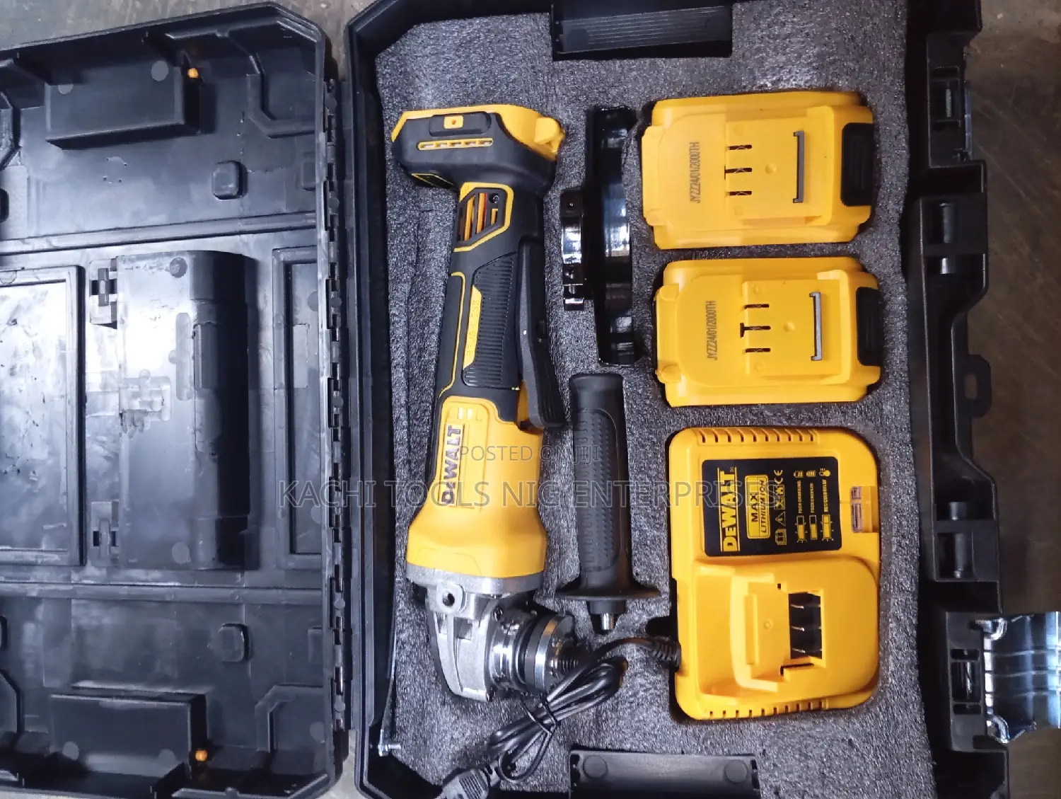 4 1/2 Dewalt Cordless Grinding Machine