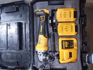 4 1/2 Dewalt Cordless Grinding Machine
